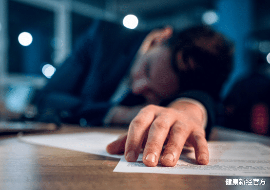 肝脏|男性晨起上厕所有3个异常，肝或已悄悄变“硬”，一个不占，肝还算“轻松”