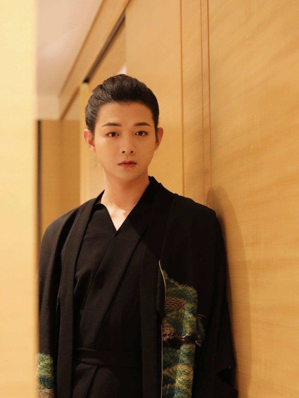 霍尊|霍尊手写信回应后，陈露发一串省略号，网友表示：太深奥