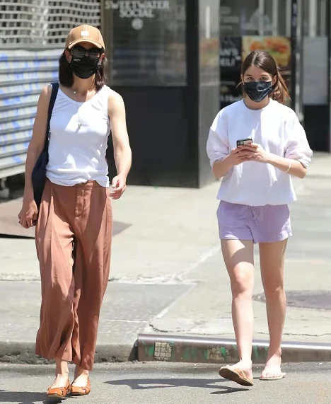 时尚风行派|苏瑞跟汤姆克鲁斯越长越像！穿衣大胆不像14岁，露肚脐上街超性感
