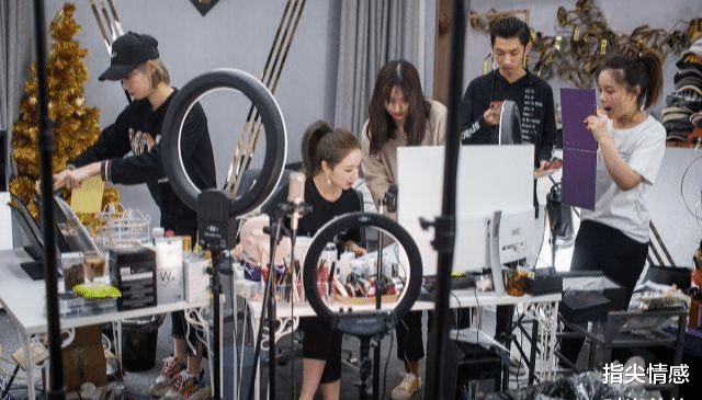 防晒|薇娅\懒人伞\一夜爆红,39度出门不怕晒,网友:防晒霜都省了