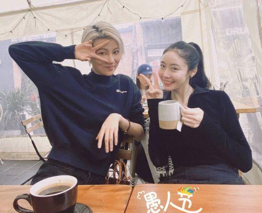 霍尊|霍尊被迫退出娱乐圈，陈露和闺蜜的小动作为何没人注意