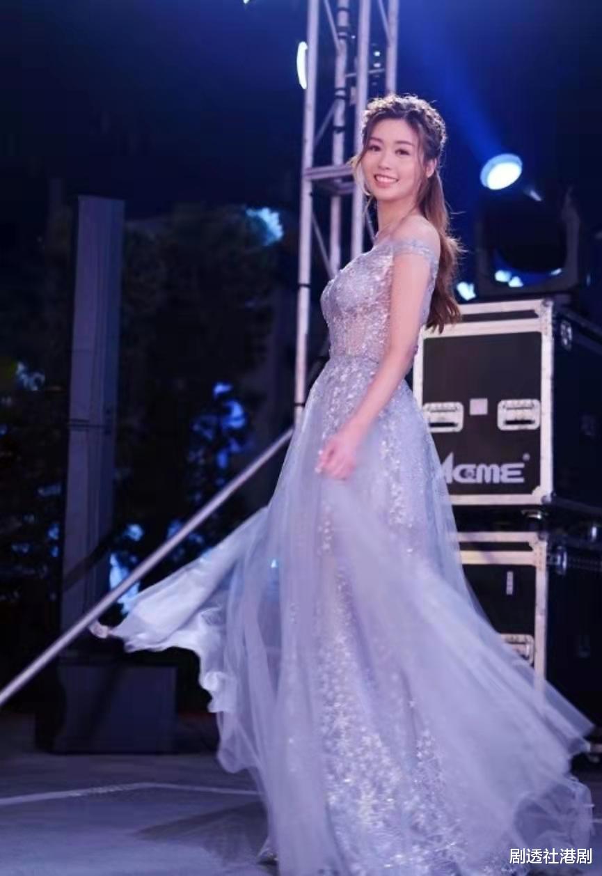 台庆|满载而归！TVB小花携母出街豪买钻石金器，早前在台庆抽中38万大奖