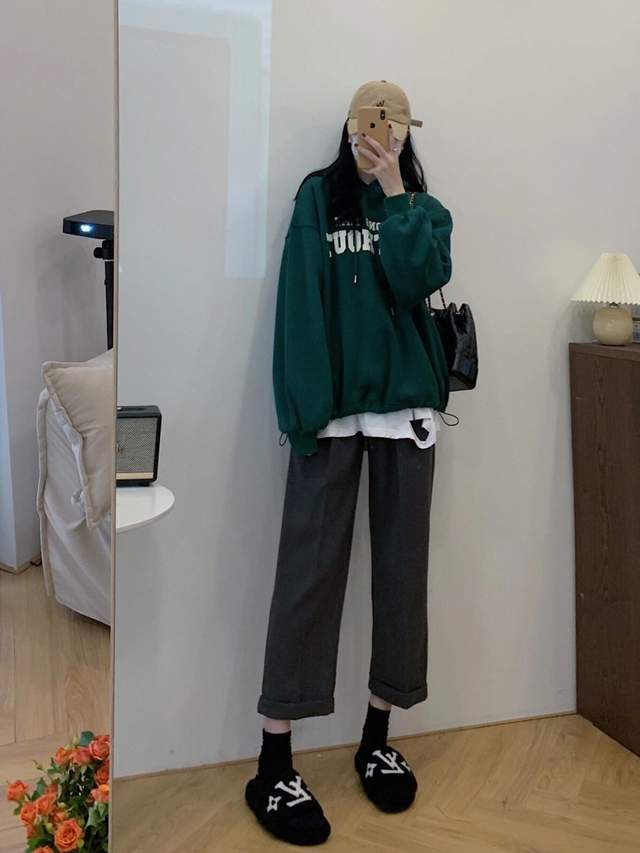 江南小蚂蚁 秋冬韩系日常穿搭，基础款穿搭有技巧，这样搭配摆脱沉闷感