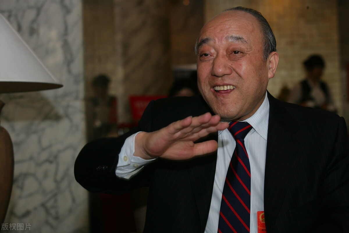 有趣商业故事 宗庆后马老师钟睒睒之前，谁曾是浙江首富，鲁冠球连续7年登顶