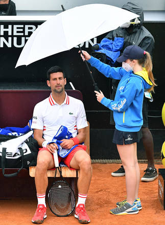 德約科維奇|雨水侵襲羅馬賽，德約科維奇咆哮主裁險(xiǎn)被DQ，女單多位種子出局