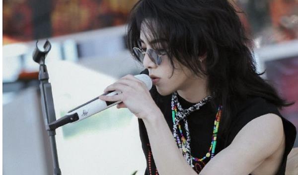 杨幂|华晨宇形象崩塌，演唱会害惨粉丝，怨声载道