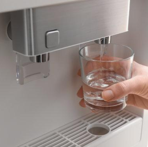 淡盐水|晨起一杯淡盐水对胃好？内科医生提醒：日常3件事，伤胃不浅