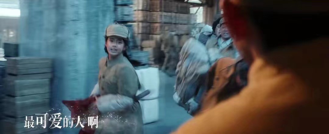 潘粤明|《长津湖》抛围巾女孩，用5秒钟惊艳观众，却因一场戏得罪尔冬升