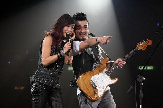 林忆莲|“丑女”也风流，5个男人为她疯狂，李宗盛陷的最深