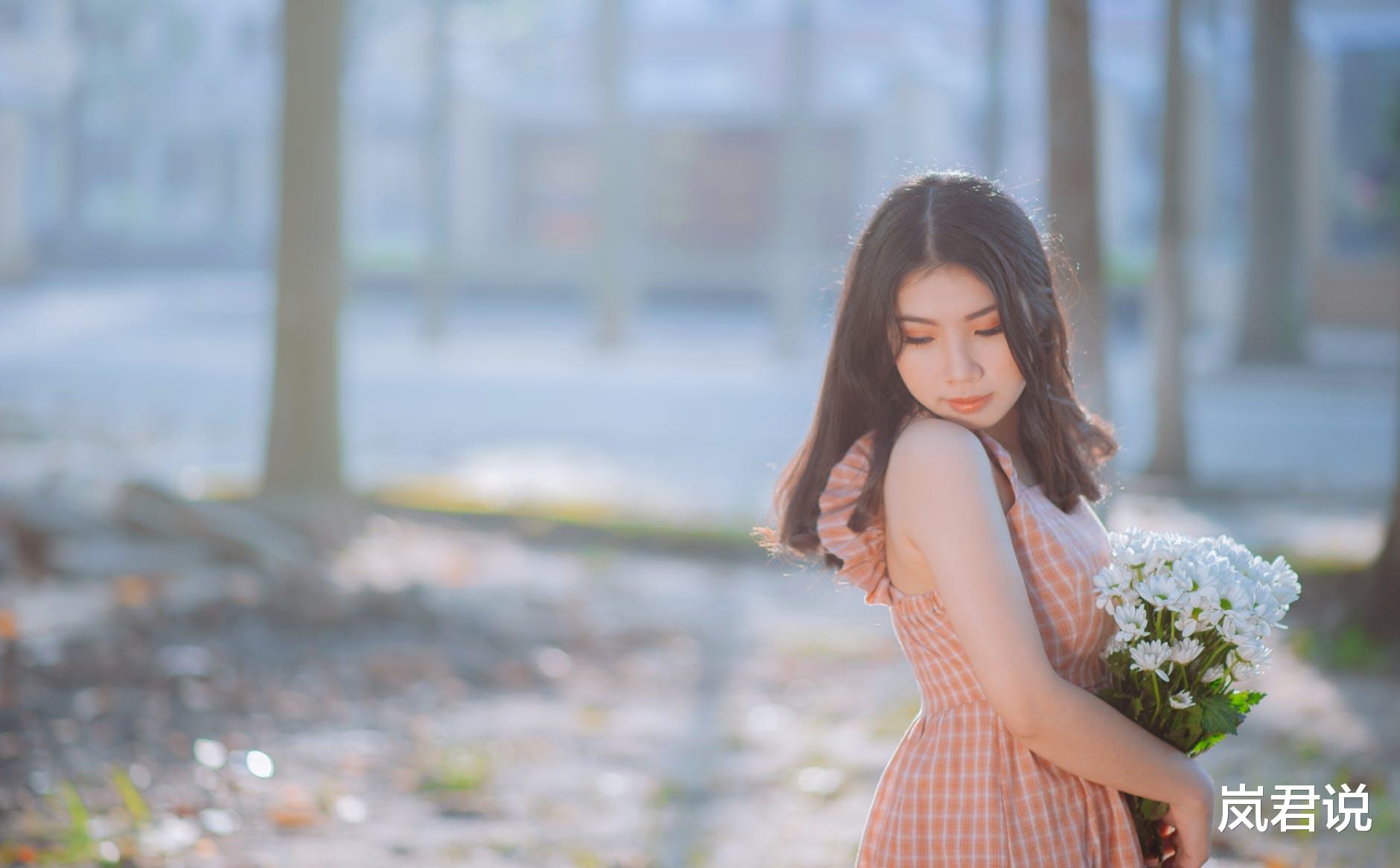 岚君说 击垮成年人的，往往是最粗俗，最现实的东西