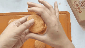 点妈辅食|补钙食谱，适合宝宝的红薯奶酪饼，简单好做口感不错！