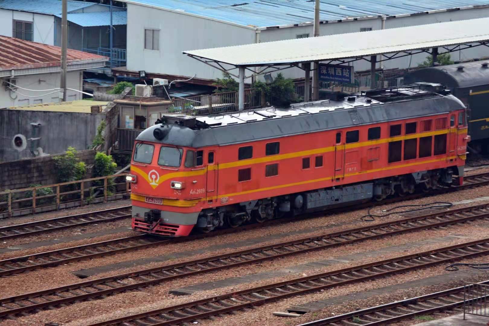 蕤宾有酒 内燃机车真的“过时”需要被淘汰吗？宝刀已老？