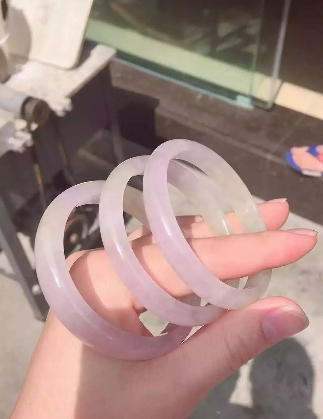 翡翠|托华侨朋友在缅甸花6000买木那翡翠原石，一刀切出三支冰春手镯！