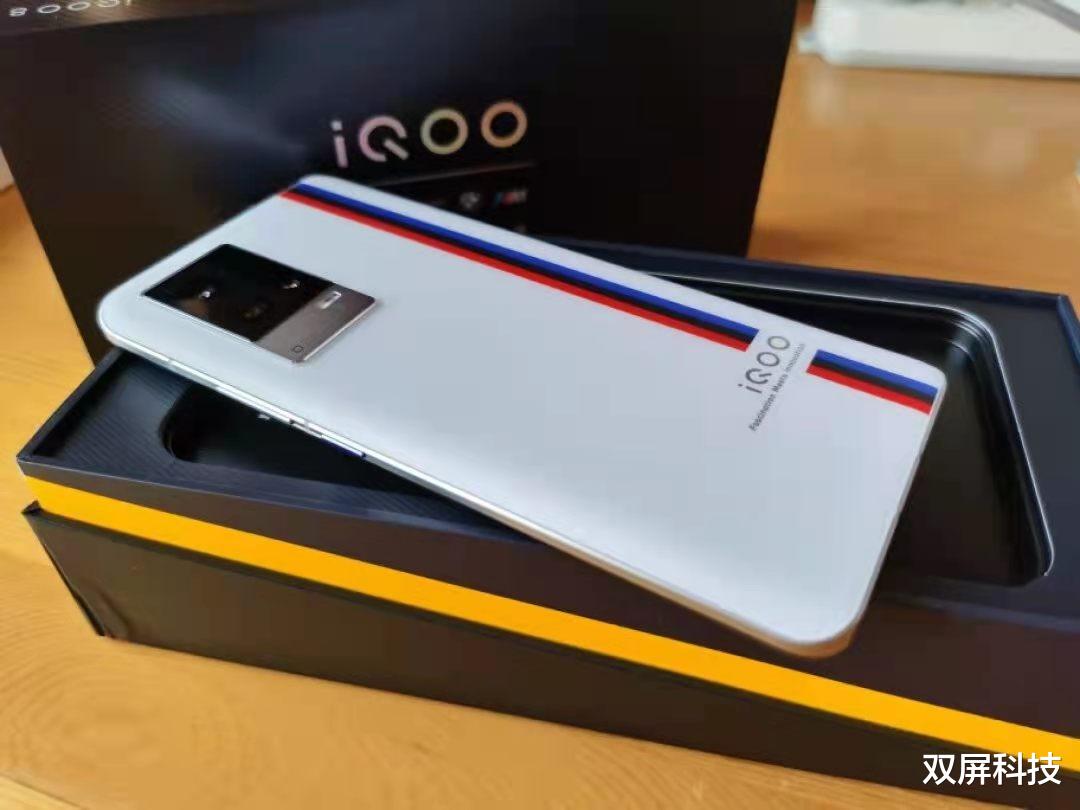 iqoo|2K三星E5屏+120W闪充,12GB+512GB旗舰机跌价1300元