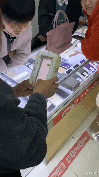 蜈蚣 神回复：为什么蜈蚣毒性很大，却对公鸡毫无作用呢？