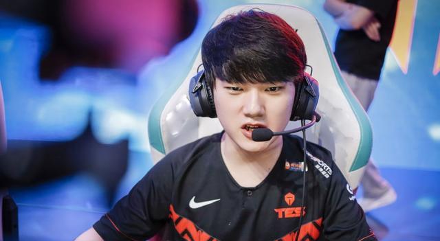 太空谍影2|LOL:这就是Uzi的统治力,训练赛把TES下路打懵了,左手后悔了么