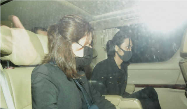 吴孟达|吴孟达出殡白发母亲首现身,伤心痛哭步履蹒跚,需俩亲友搀扶