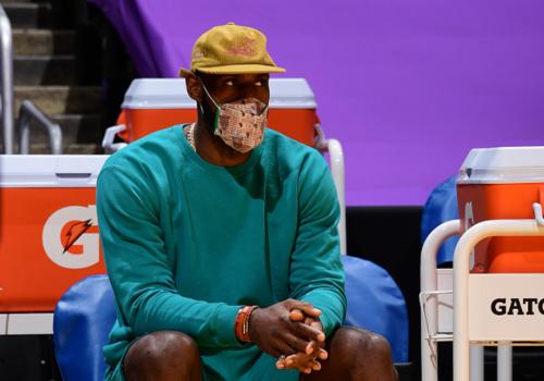 湖人队|詹姆斯浓眉帮不了湖人！庄塔马组合52+26+10救湖人逃出附加赛！