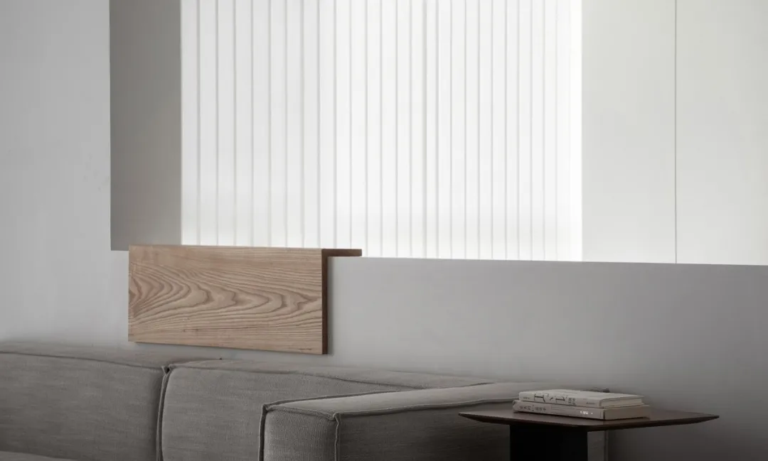 留白+不锈钢+原木风：123m2大平层精装房，改完后满屏高级感！