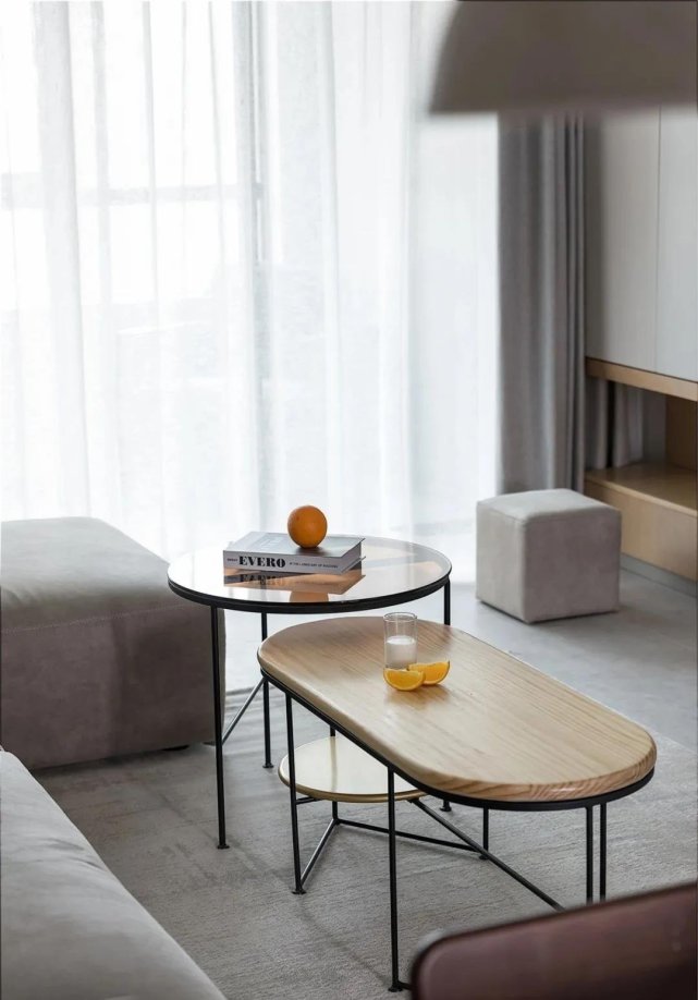 电影|130平定制整排收纳柜贯穿客餐厅,闲暇时和家人在客厅看电影