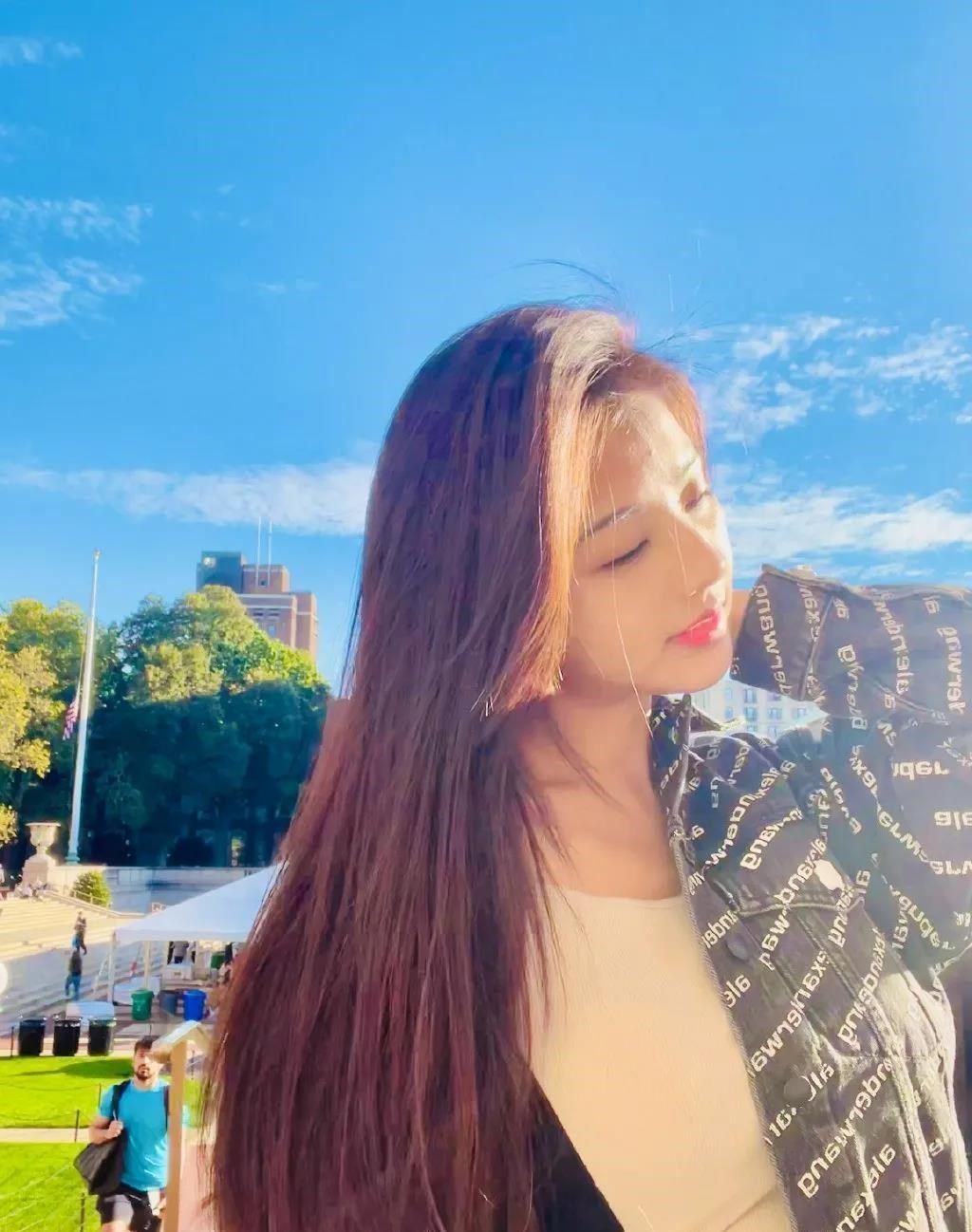 邱淑贞|“港大校花”神似邱淑贞？二次元幼态脸+ 漫画3D身材，绝绝子！