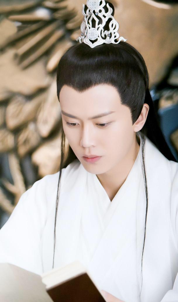 任嘉伦|永远在封神的路上自我挑战，周生之后又有新期待，新作更吸睛