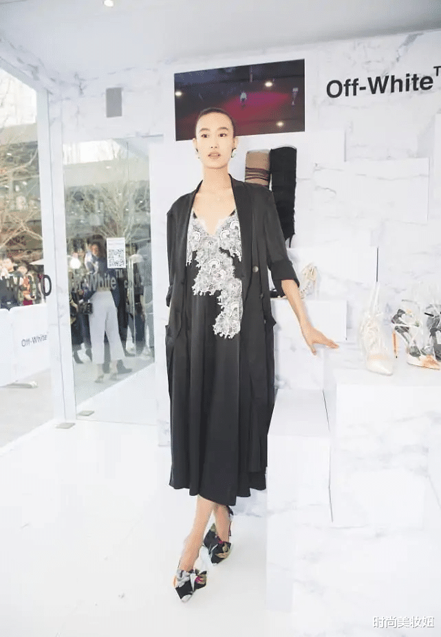 时尚美妆妞|陈冠希老婆太自信了，穿蕾丝睡裙配西装，扎“道姑头”意外高级