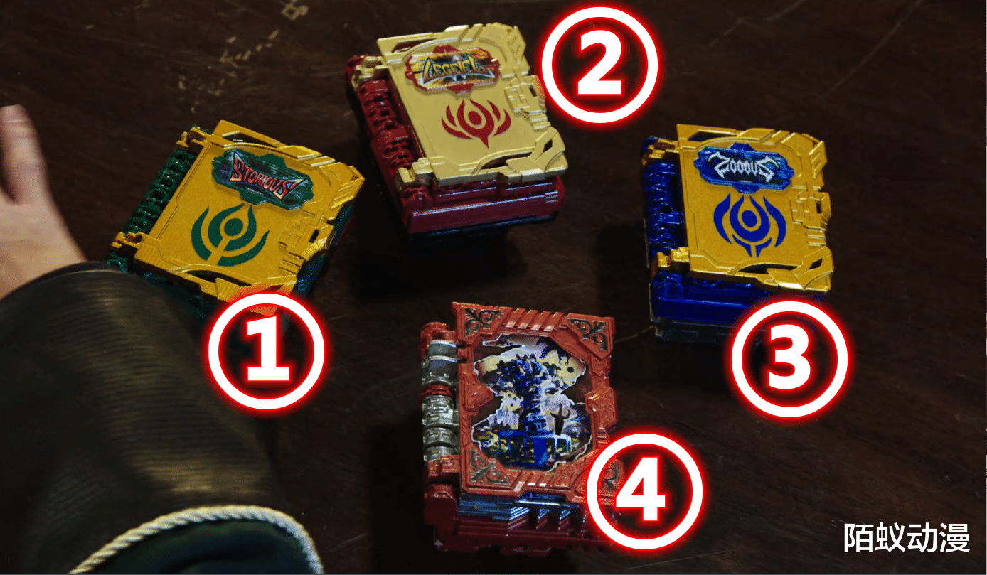 假面骑士圣刃|假面骑士圣刃：老乌变成骑士需要5本书，已集齐4本，还差本奇幻书