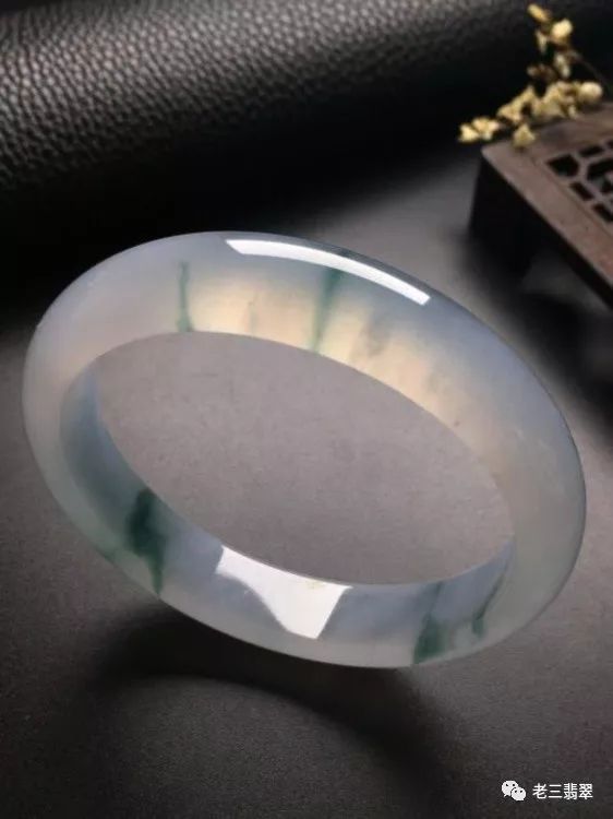 翡翠|好翡翠价格太高遭质疑，便宜的假翡翠一路畅销，是真的太贵吗？