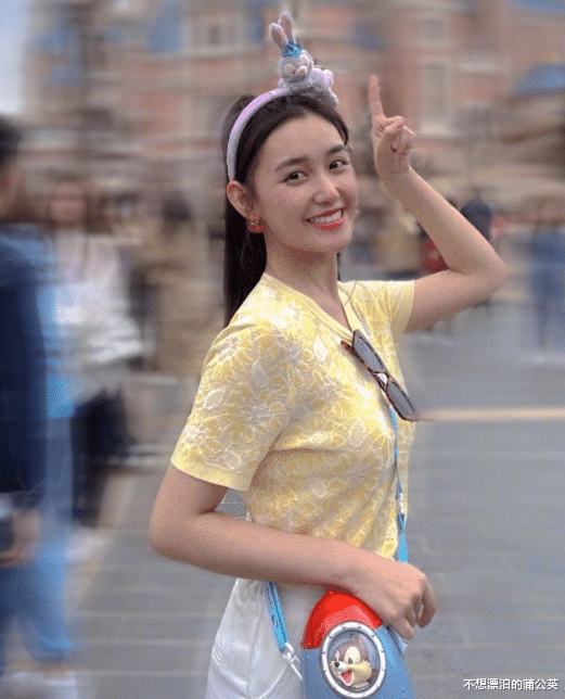 蒋依依|蒋依依晒日常，两年前的毯子还在用，一顿饭吃11个饺子胃口不小