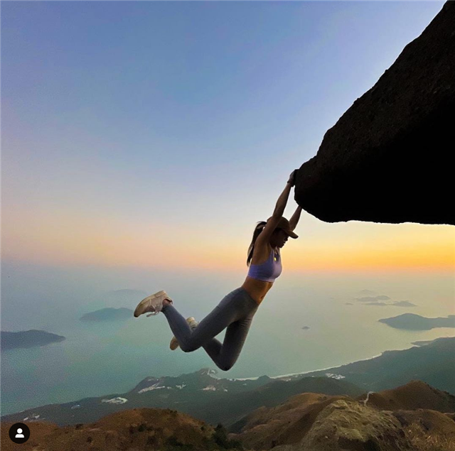 多管闲事 国内女网红在瀑布旁自拍，意外失足坠落身亡，年仅32岁