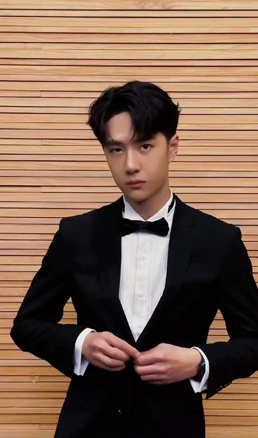 王一博|王一博新歌预告，极简风格，25岁的他已经走在了时代前列