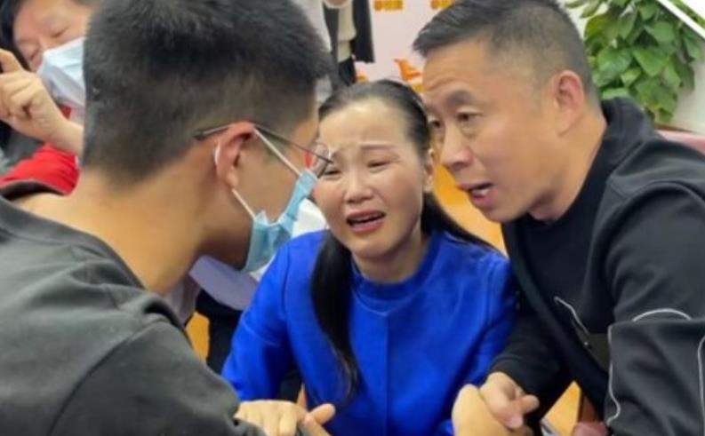 郭麒麟|孙卓买家养姐晒弟弟青涩照，长相清秀似郭麒麟，有网友给介绍对象