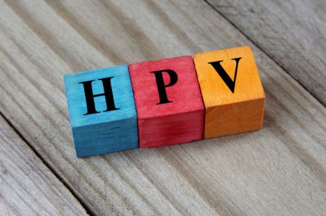 皮肤病|女人脸上出现3种变化，或许不是皮肤病，当心是HPV来临，需尽早注意