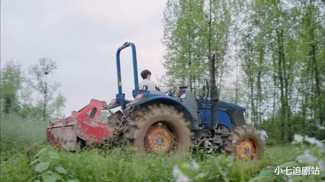 张艺兴|裤脚全是泥，一直默默做事，因没做饭而自责，被这样的张艺兴圈粉