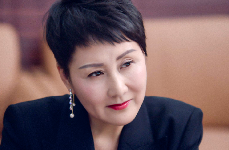 张凯丽|58岁张凯丽丈夫曝光，原来是我们熟悉的他？怪不得一直不愿公开