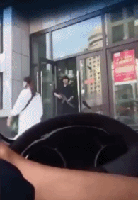 日本天皇|“日本天皇19岁独生女照片流出，这么有点像张大大呢！”哈哈哈