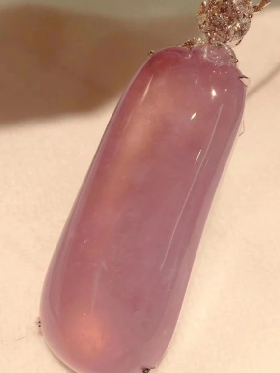 翡翠|一块冰粉翡翠，罕见珍品！