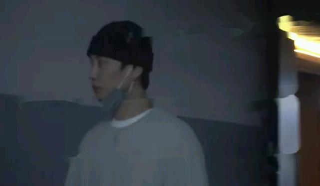 李小璐|李小璐好妈妈人设崩塌，与小鲜肉深夜约会，男方故意露脸曝光颜值