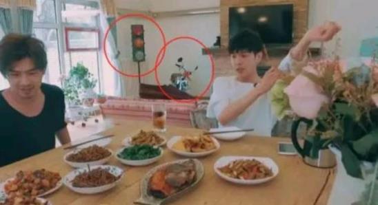 张雨绮|张若昀女儿首次曝光，唐艺昕母女逛街时被拍，一岁半宝宝身材修长