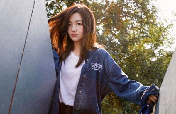 李嫣|王菲女儿李嫣成功摆脱“兔唇”，15岁重拾自信，逆袭成白天鹅