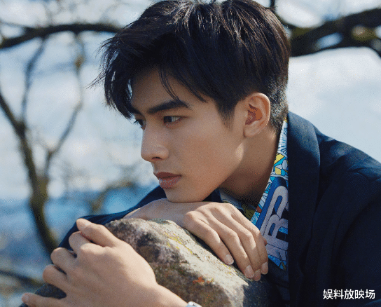 何洁|宋威龙姐姐正面照曝光，看清样子后：龙爸龙妈基因太强大了