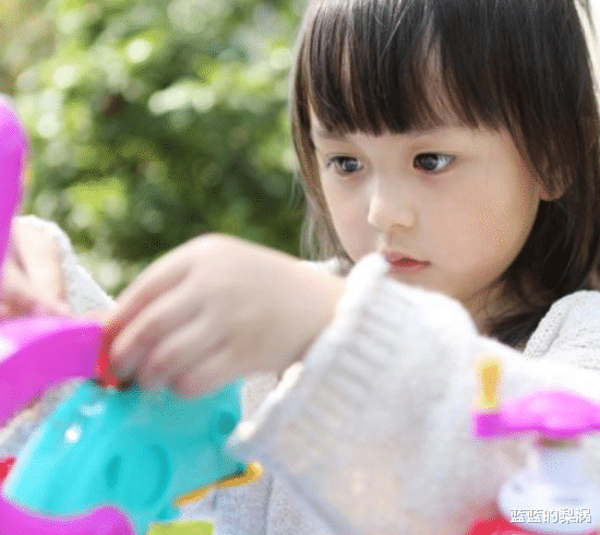 刘楚恬|她2岁出道受到众人关注，因长相甜美，被“禁止整容”，如今长这样