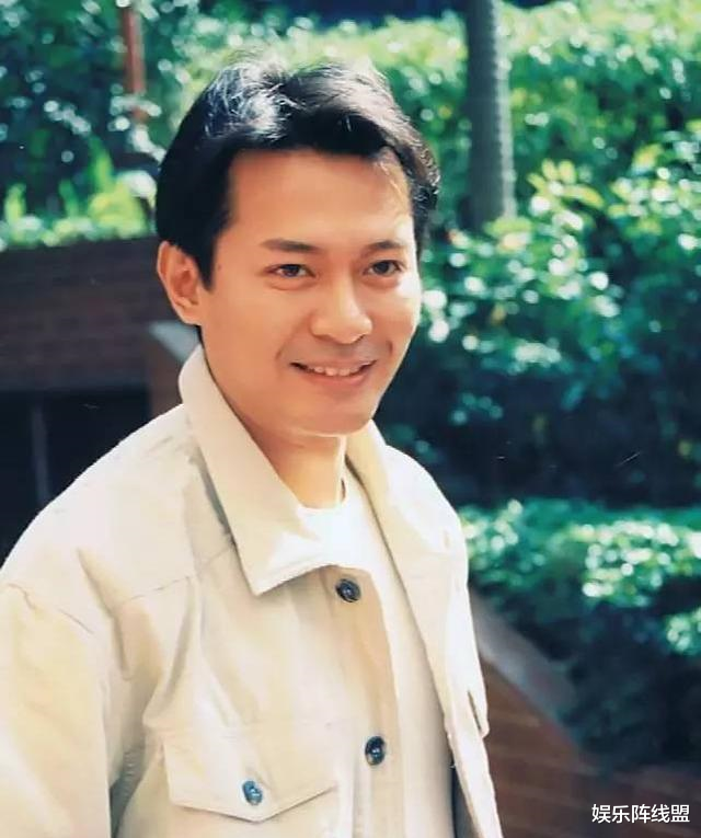 黄磊|江华的风流情史：力挺原配背叛“小三”，抑郁隐退后妻子不离不弃