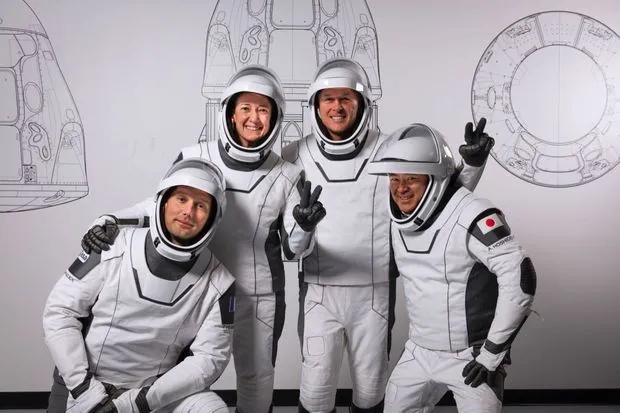 斑马的育乐园 法国最帅宇航员冲向外太空，还带着美味的法式大餐！