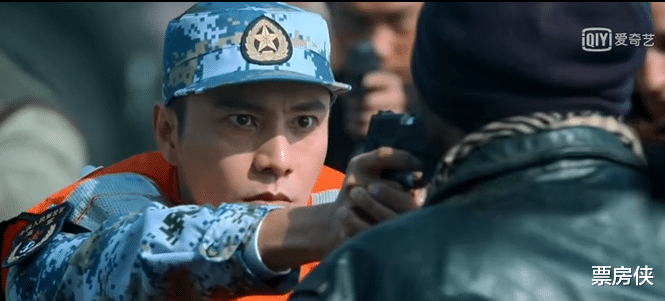 任达华|首播收视第一，动作场面媲美《红海行动》，央视又出“王炸剧”了