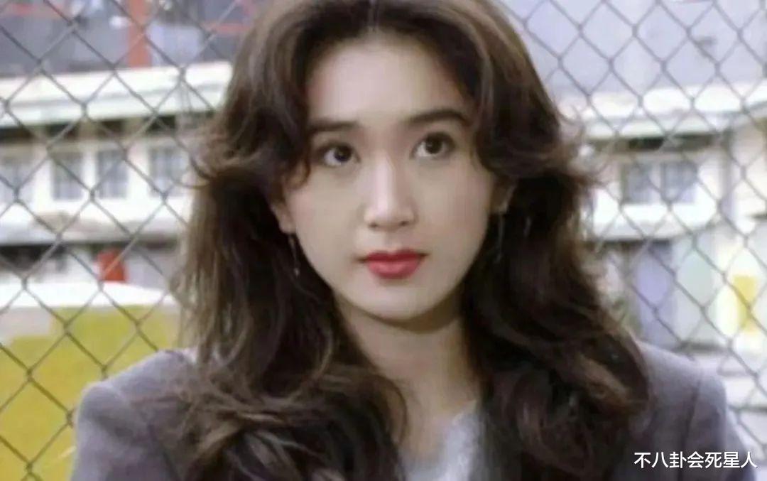 王艳|谁说鼻子高才出美人?这10位小鼻子、塌鼻子女星,个个精致可爱