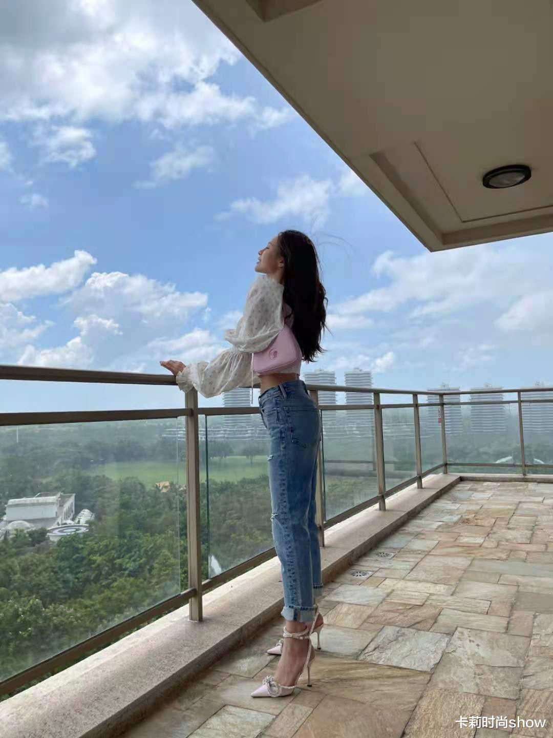 卡莉时尚show|沈梦辰30多了还像小姑娘，打扮洋气时髦，青春靓丽像吃了\＂防腐剂\＂