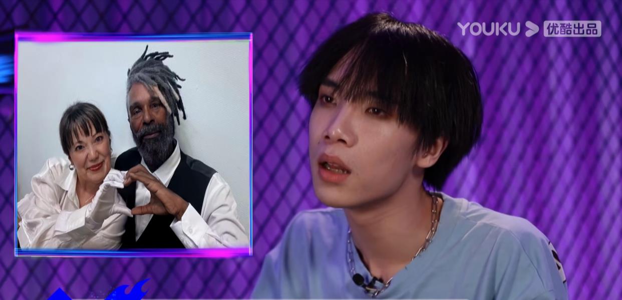 功勋|街舞作品赛，爱情故事成最大看点，王一博看热闹的表情包亮了