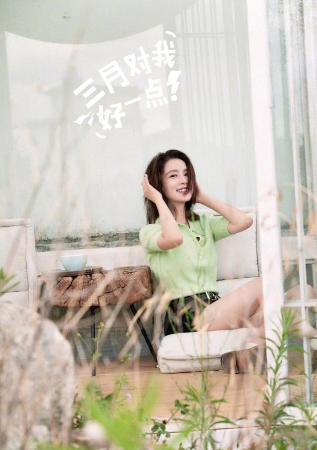 李沁|李沁薄纱连衣裙出镜，身材略显丰满，御姐范儿十足！